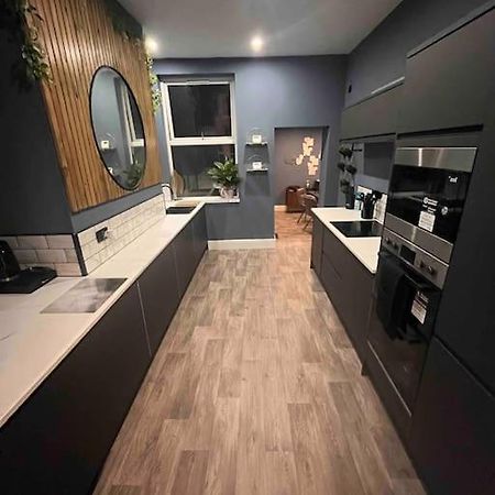 Modern 5 Bedroom Terraced Luxurious House コルウィン・ベイ エクステリア 写真