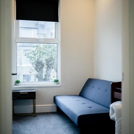Modern 5 Bedroom Terraced Luxurious House コルウィン・ベイ エクステリア 写真