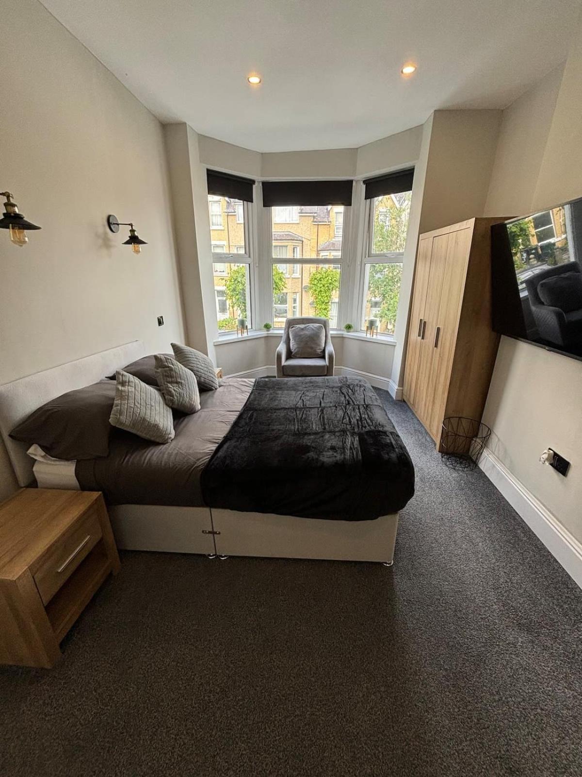 Modern 5 Bedroom Terraced Luxurious House コルウィン・ベイ エクステリア 写真