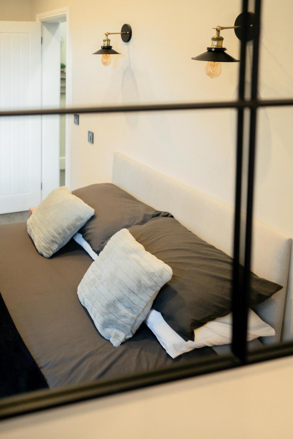 Modern 5 Bedroom Terraced Luxurious House コルウィン・ベイ エクステリア 写真
