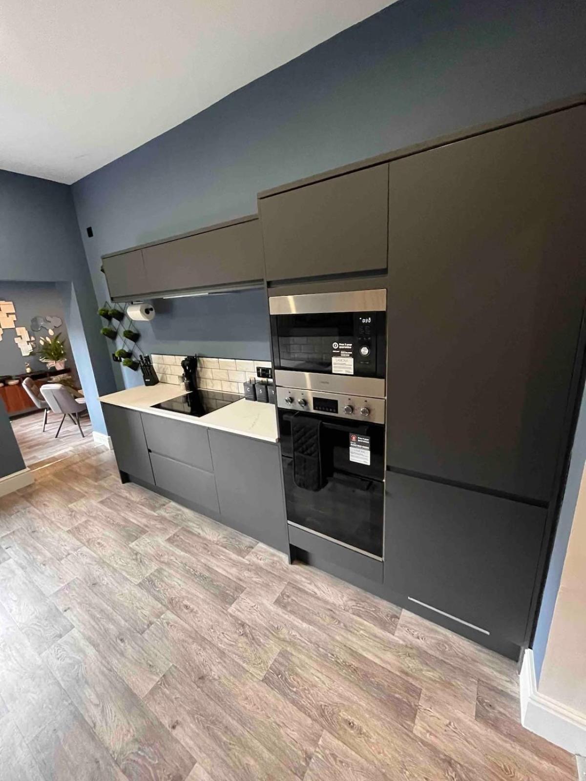 Modern 5 Bedroom Terraced Luxurious House コルウィン・ベイ エクステリア 写真